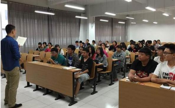 一般在大学入党辅导员会给谁,大学生入党支部书记和辅导员