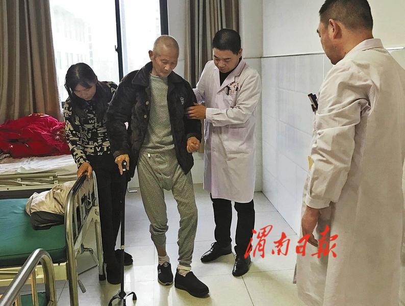 鍧氬畧鍒濆績閫愭ⅵ鍚埅鍥剧墖,鍧氬畧鍒濆績閫愭ⅵ鍓嶈瑙嗛