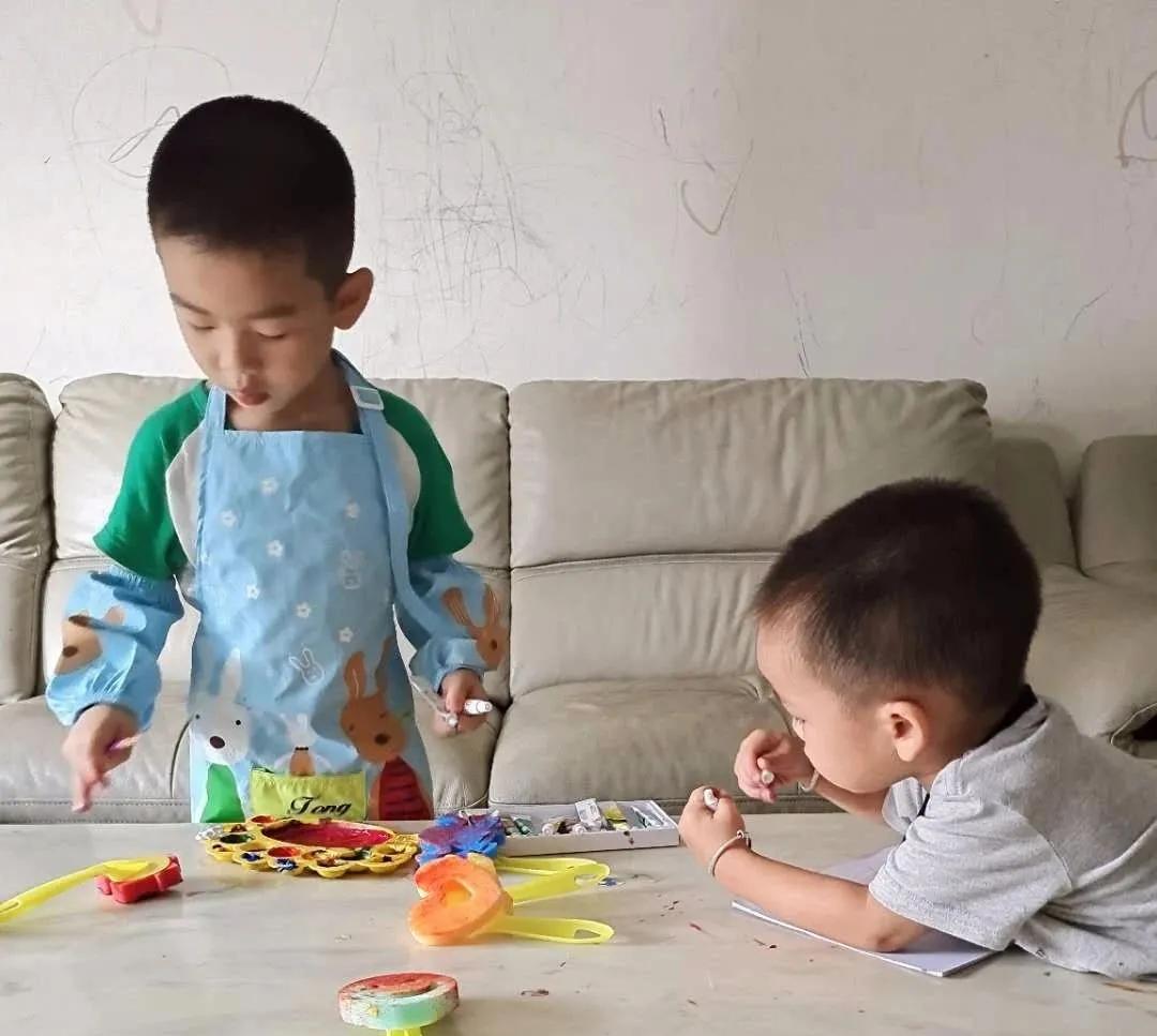 哥哥总是打妹妹妈妈应该怎么做,哥哥老是打弟弟时我应该怎么教育