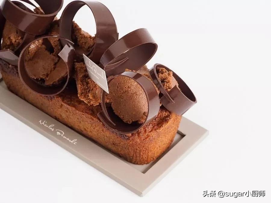 我懒！拒绝太复杂的，这个蛋糕好，哈哈，今晚就翻她牌子了