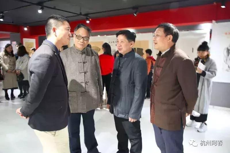 超百图再现2018年服装圈内那三十道靓丽风景……