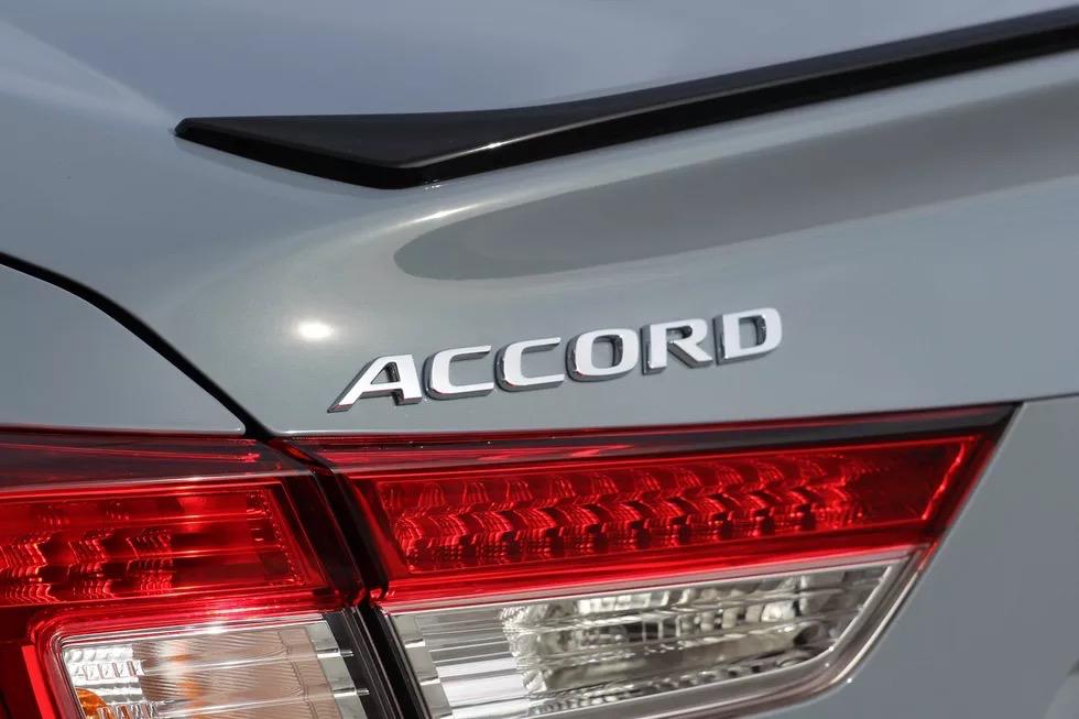 雅阁2021款和2022款有什么不同,本田雅阁2021款1.5t中配落地价