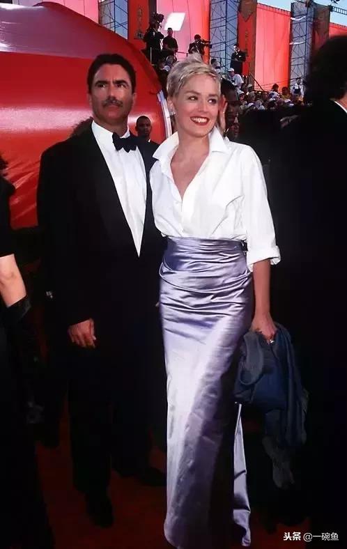 19岁被国家队淘汰,40岁改行赚25亿,她的人生才叫传奇!