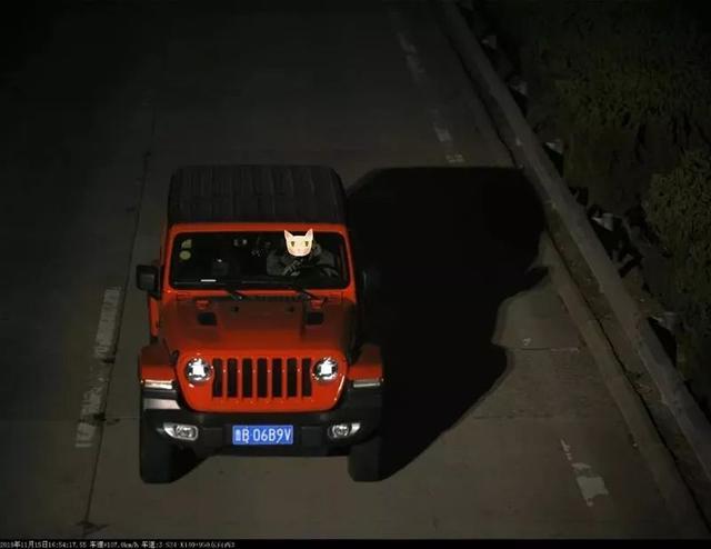 曝光!鲁B06B9V被罚款150元记2分!只因开车看手机