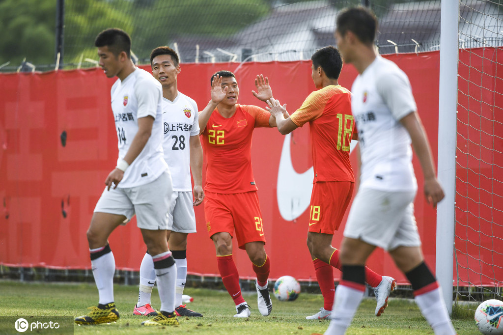 中超糜昊伦最新动态,糜昊伦深圳佳兆业比赛图片