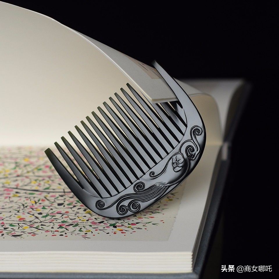 玉梳绾青丝,银梳子梳头养生的正确梳法