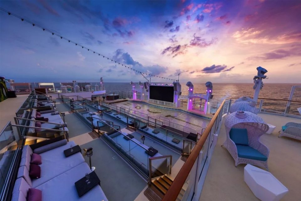 世界梦号内部游览过程 (探索梦号邮轮参观攻略)