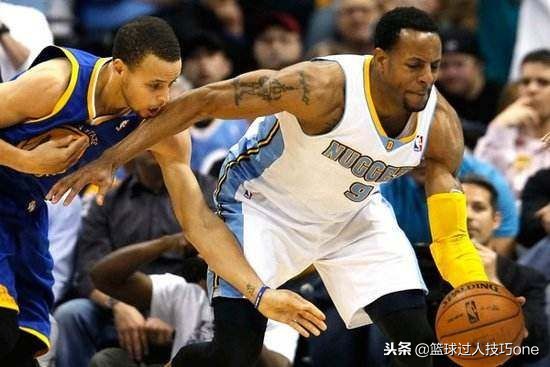 球队出现“叛徒”：乔丹要求裁判给队友1犯，对手给库里透露战术