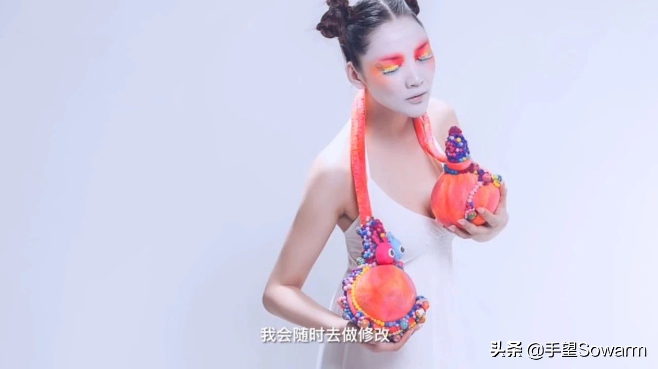 从伯明翰珠宝学院毕业后，她成为“国内羊毛珠宝第一人”