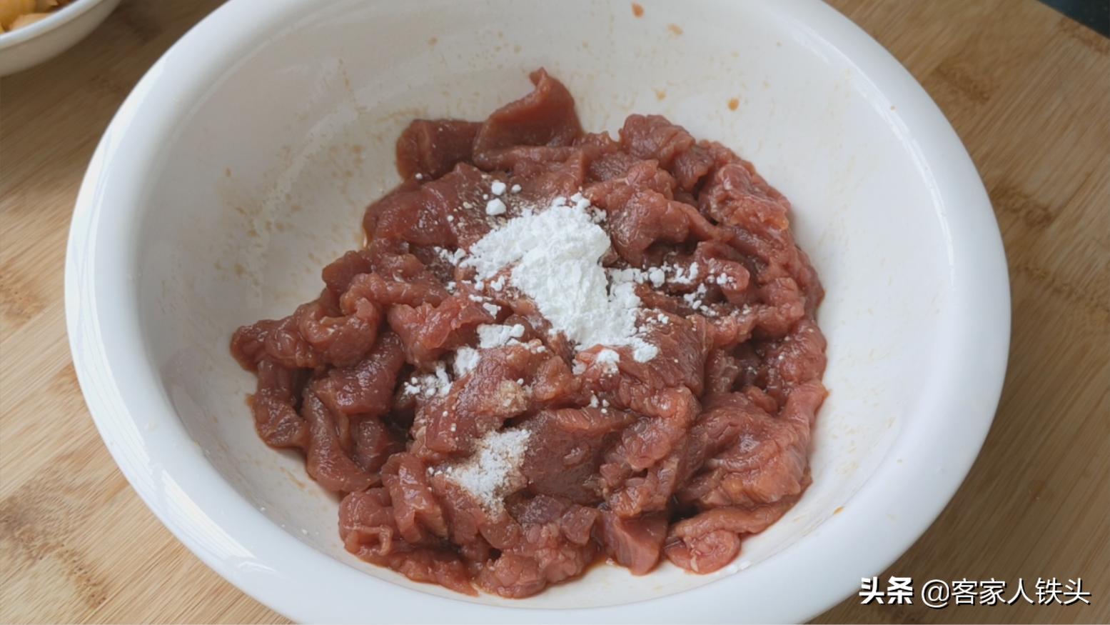 牛肉怎么炒好吃又嫩洋葱炒牛肉,炒牛肉时别直接放盐和料酒