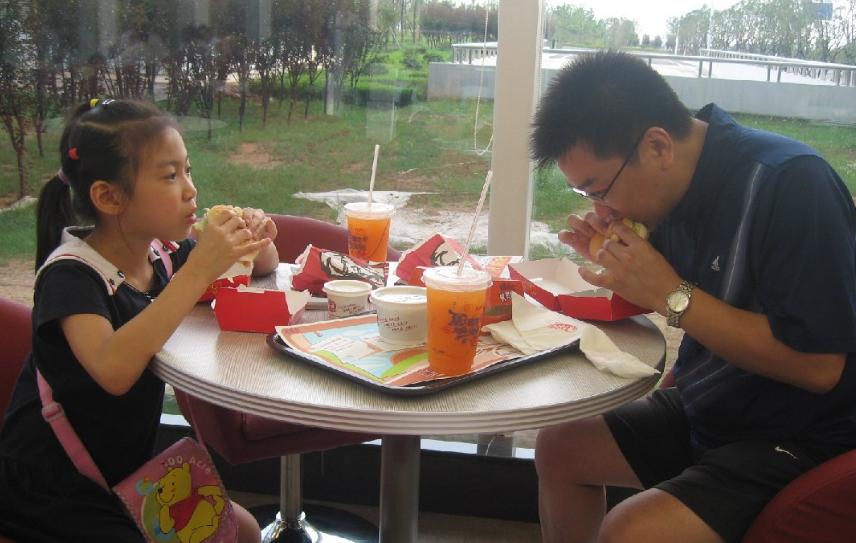 “转账爸爸”走红,隔着屏幕都感觉到了宠爱,网友:跪求同款爸爸