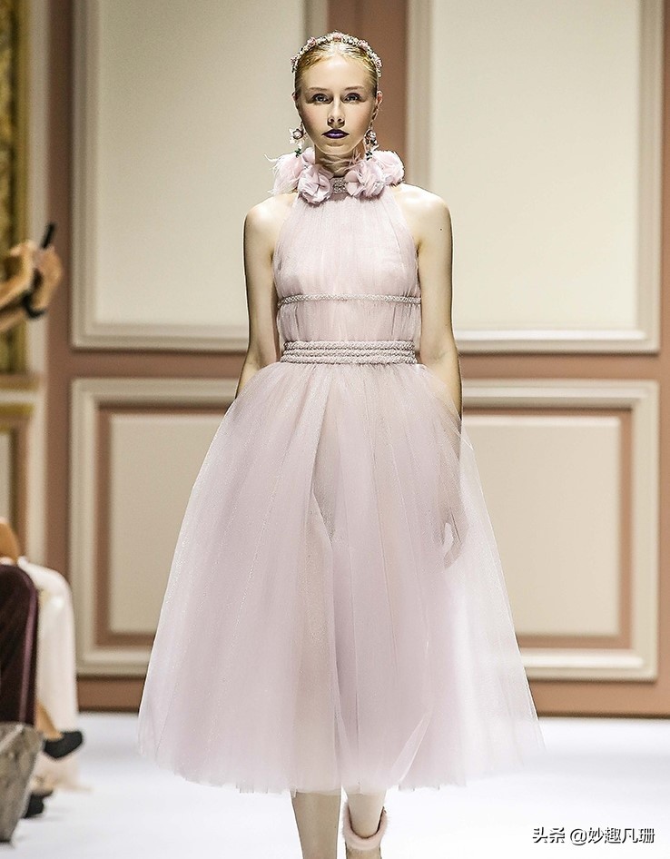 高端年会气质礼服推荐高级感,华丽设计感年会时尚轻奢高级礼服