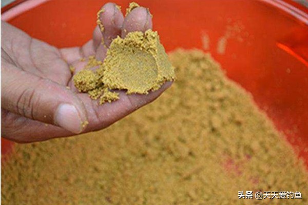 钓鱼颗粒的正确使用方法,钓鱼商品饵怎么拌好