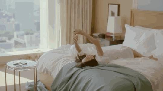 洗手台有缝隙，发黑又发霉？保洁阿姨教你一招，5秒统统划干净