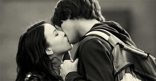 如何进行浪漫的法式接吻,学会拥抱的技巧