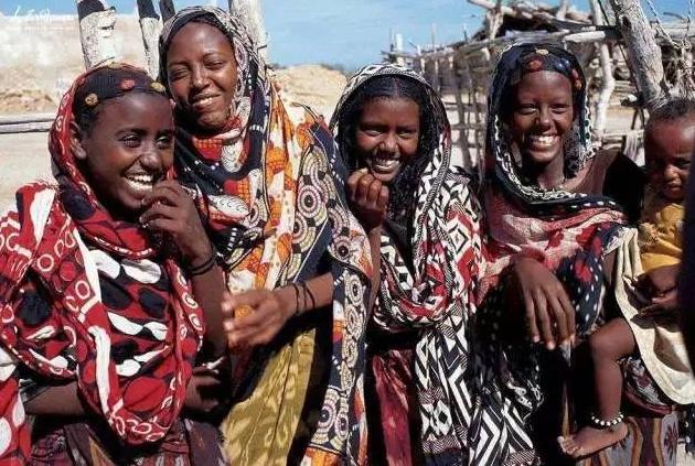 非洲人不解:我们“大金链子”这么便宜,为何中国大妈不来抢购?