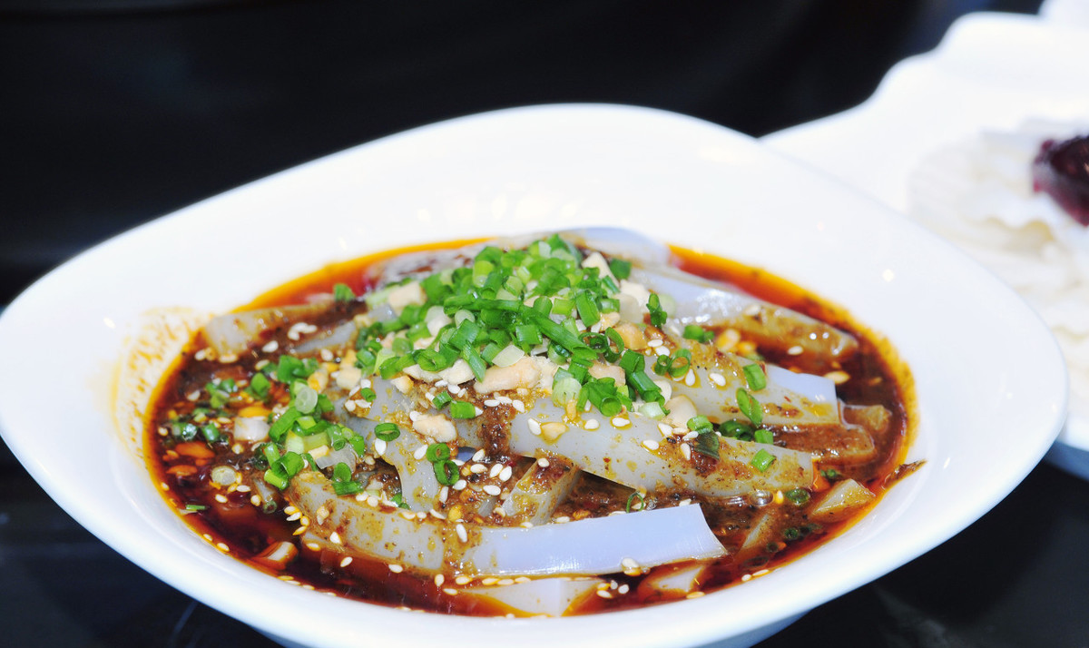 凉拌凉粉可以加什么配菜在里面,凉拌磨糊的凉粉的100种做法