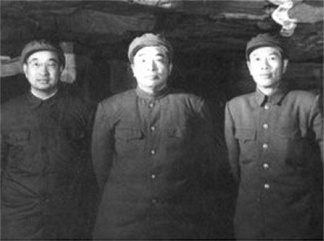 陈赓幽默风趣,曾给彭德怀下套让他喝酒,却因毛主席一玩笑说话结巴