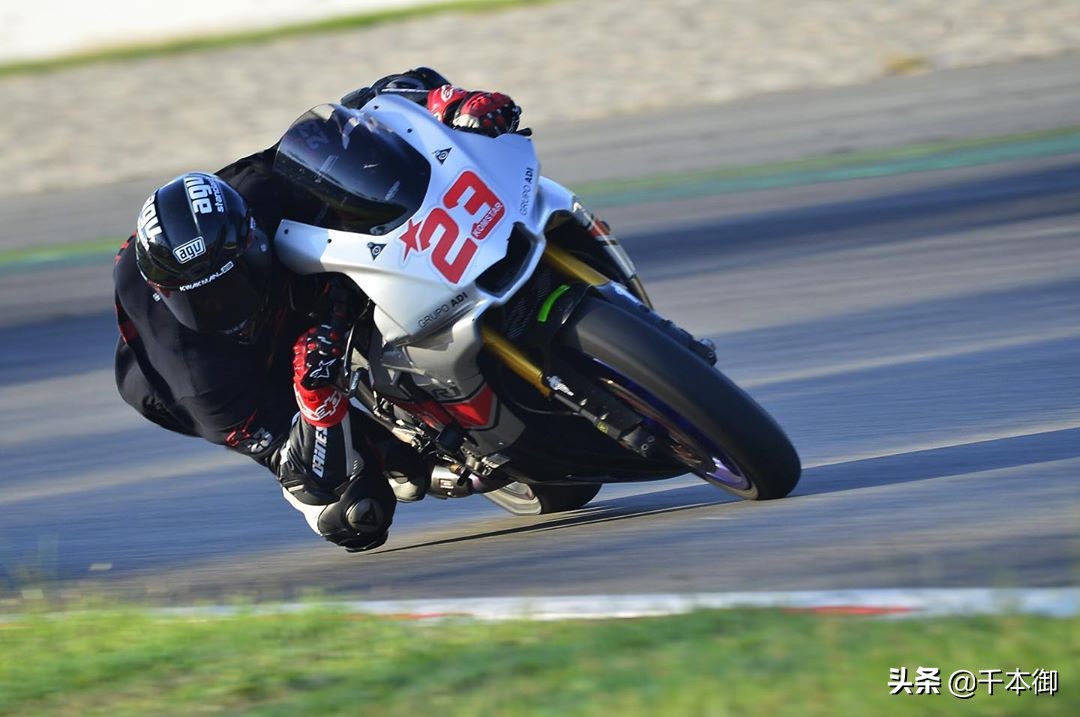 摩托压弯不会倒的是什么,摩托压弯不踩刹车