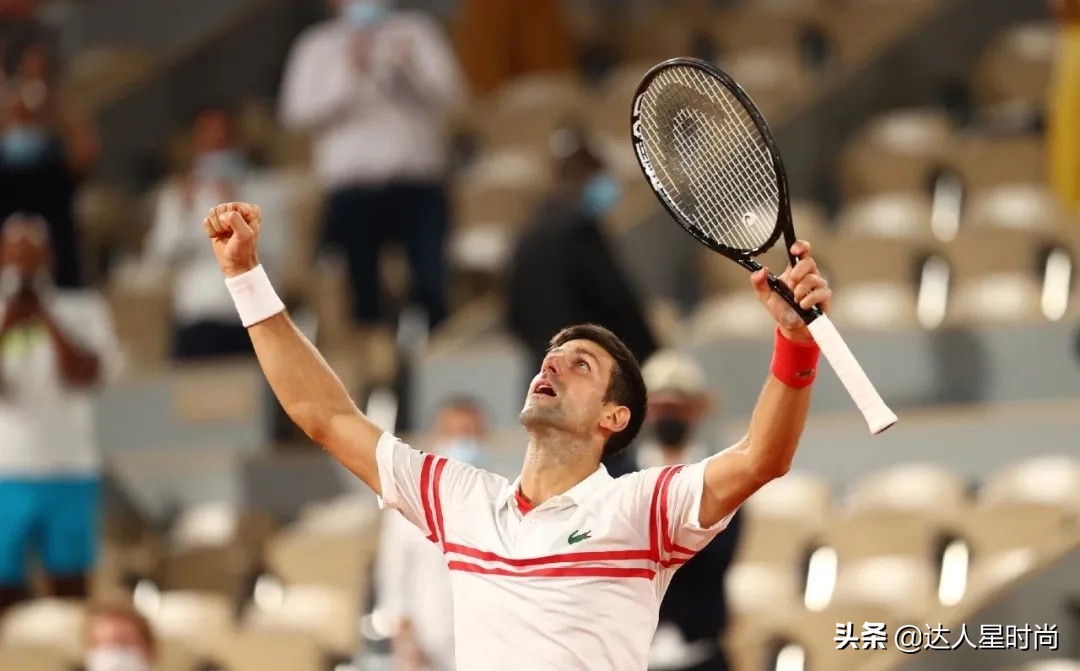 别再穿卫衣了今春这么穿才时髦,杨幂赵露思同款袄