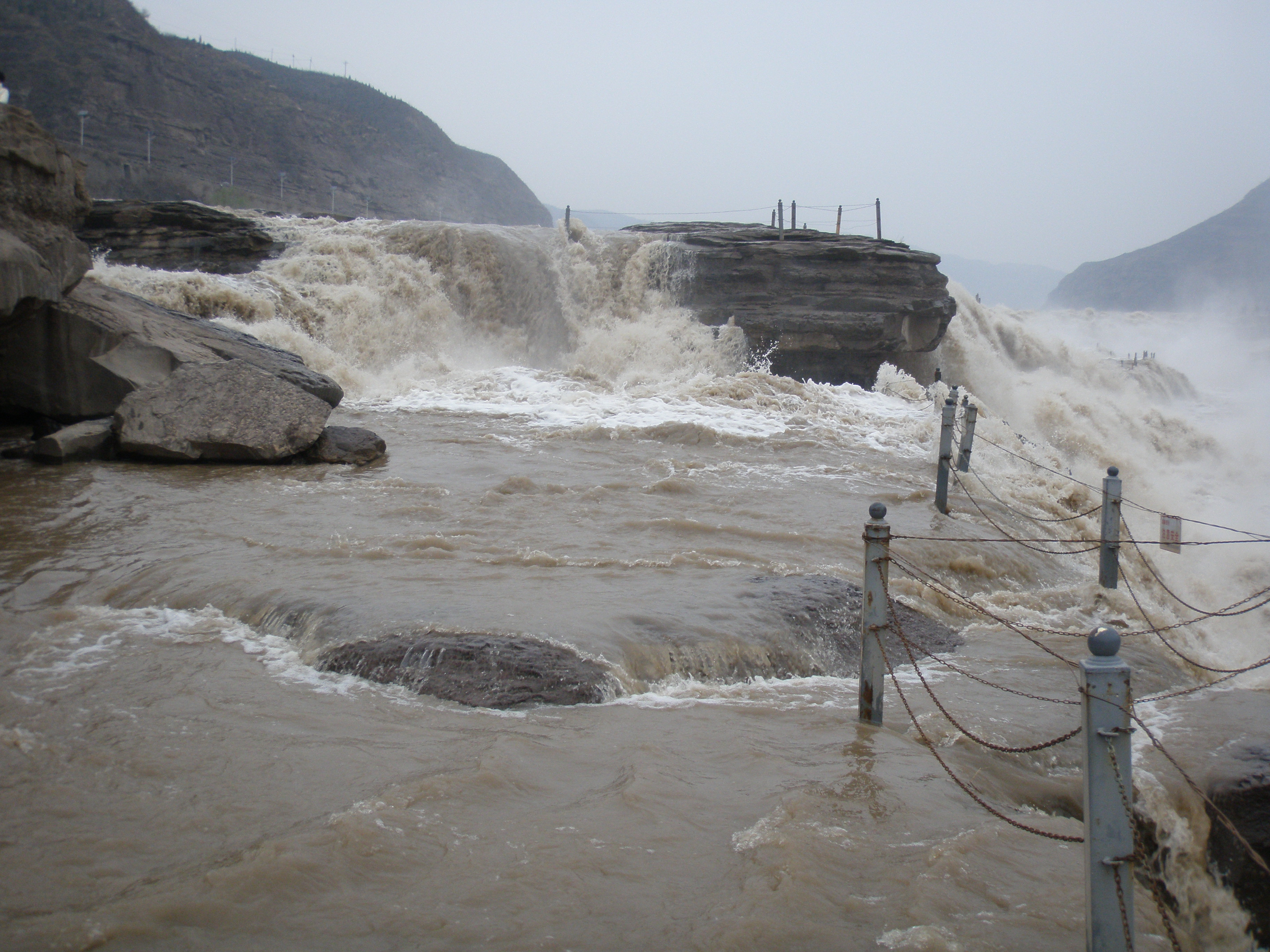 壶口瀑布的景色令人有什么感受,壶口瀑布壮美在哪几个方面