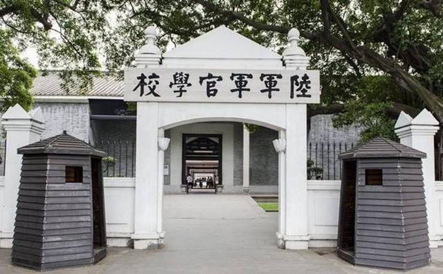 9旬老人跳河救人,九旬老人凌晨落水