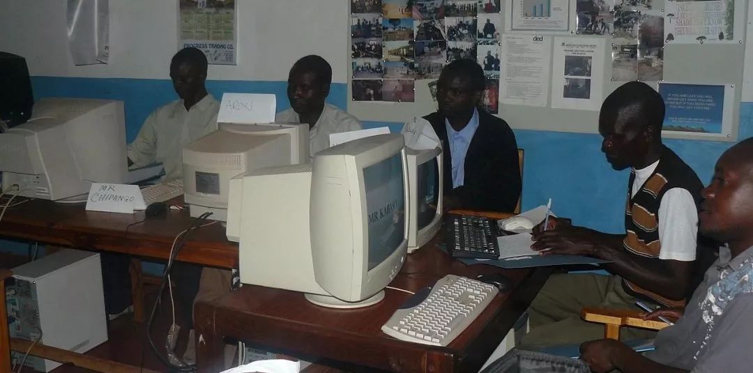 新粒子加速器比绿豆还小?在家都能做高能物理实验了!