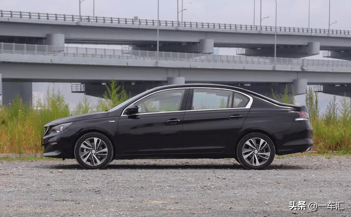 标致408与朗逸哪个更值得购买,标致4082019款离地间隙