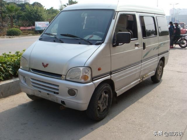 面包车中间没有凸起的车型,面包车没有后轮胎凸出的