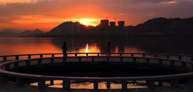 为什么工资那么低却不进厂,工资不高为什么要定居黄石