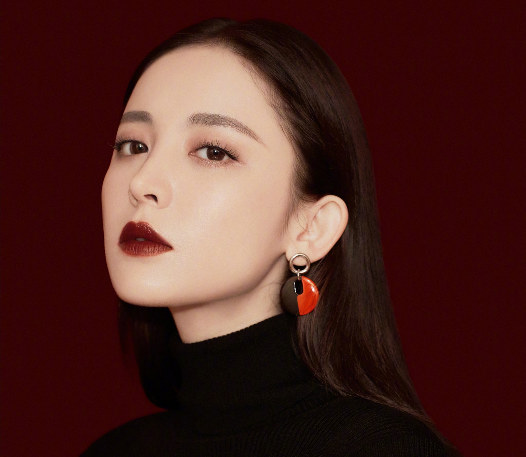 它是秋冬口红黑马，古力娜扎最爱的限定，阿玛尼405之后又一巅峰