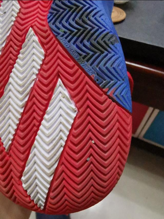 米切尔蜘蛛测评,阿迪达斯米切尔一代配色