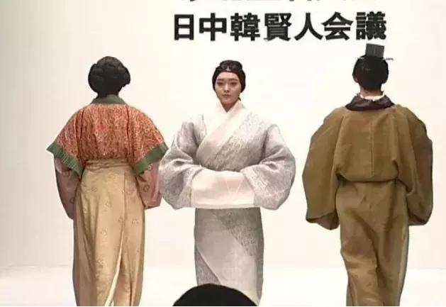 穿50件汉服是什么体验,在香港穿汉服惊艳全场