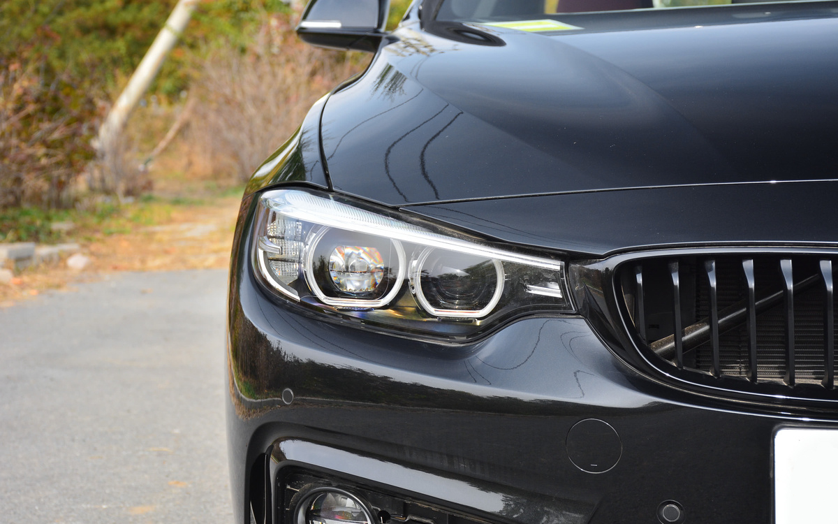 纯粹的“3系”，5.8s破百，配无框车门，原装进口还可选敞篷