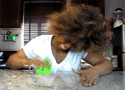 不管油烟机多脏多油只需一片白菜,油烟机不怕脏易清洗