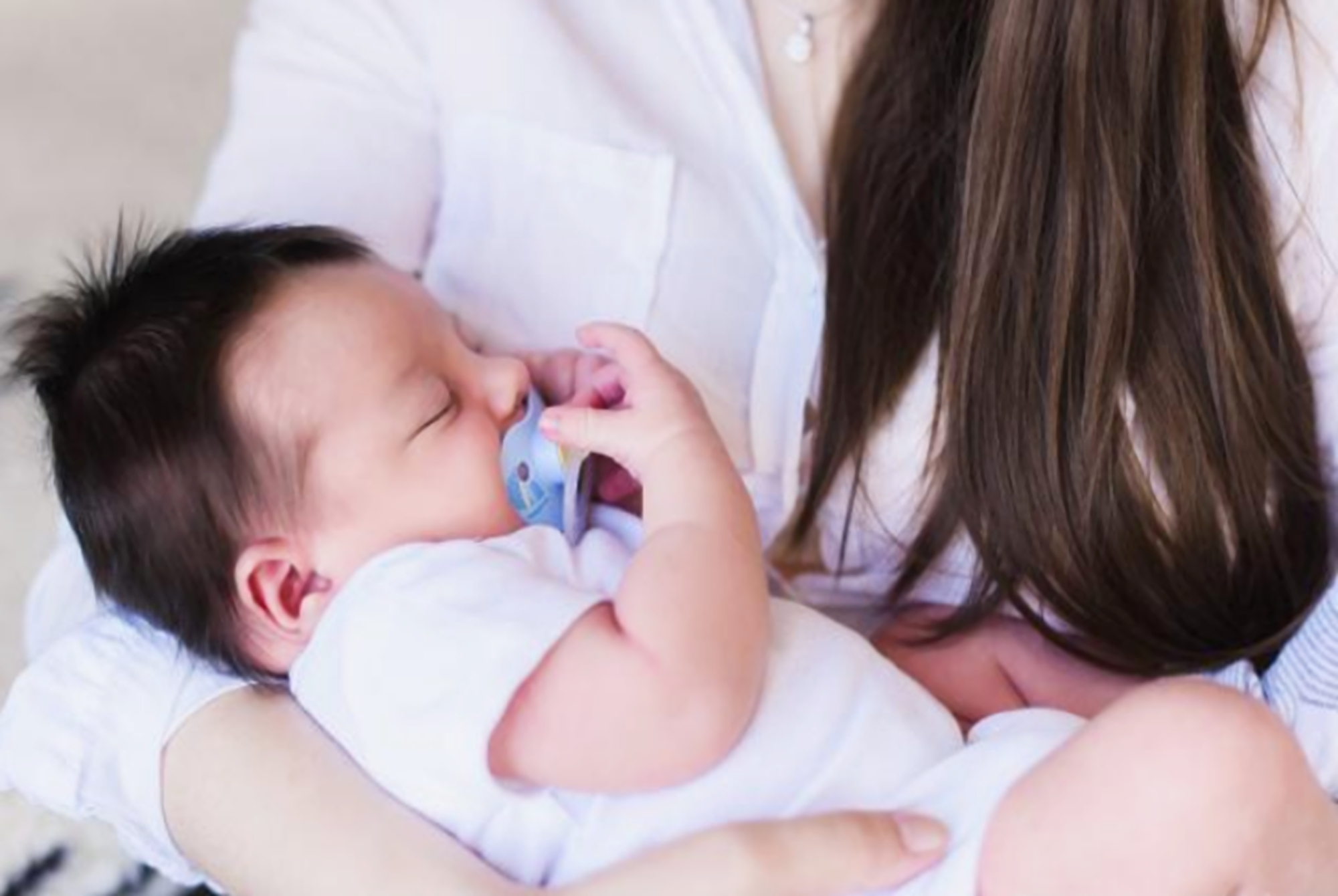 宝宝戒安抚奶嘴后容易哭闹,宝宝戒安抚奶嘴难不难