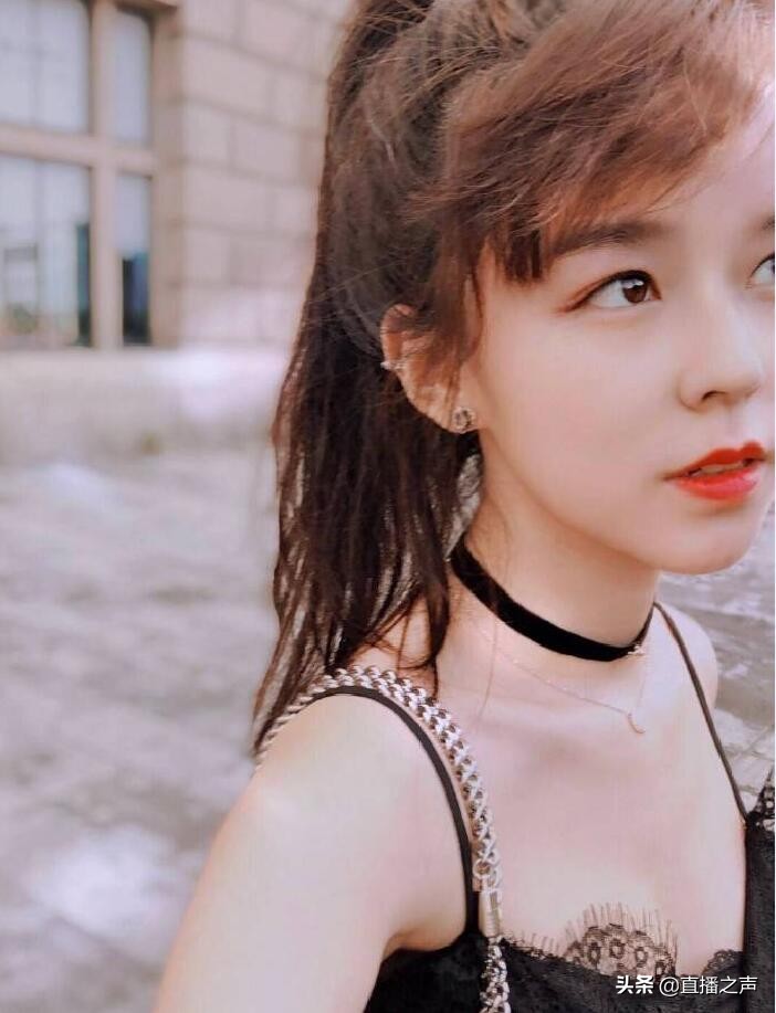 吃鸡一姐魅力有多大？私人QQ被曝光后，引来上百万粉丝加好友