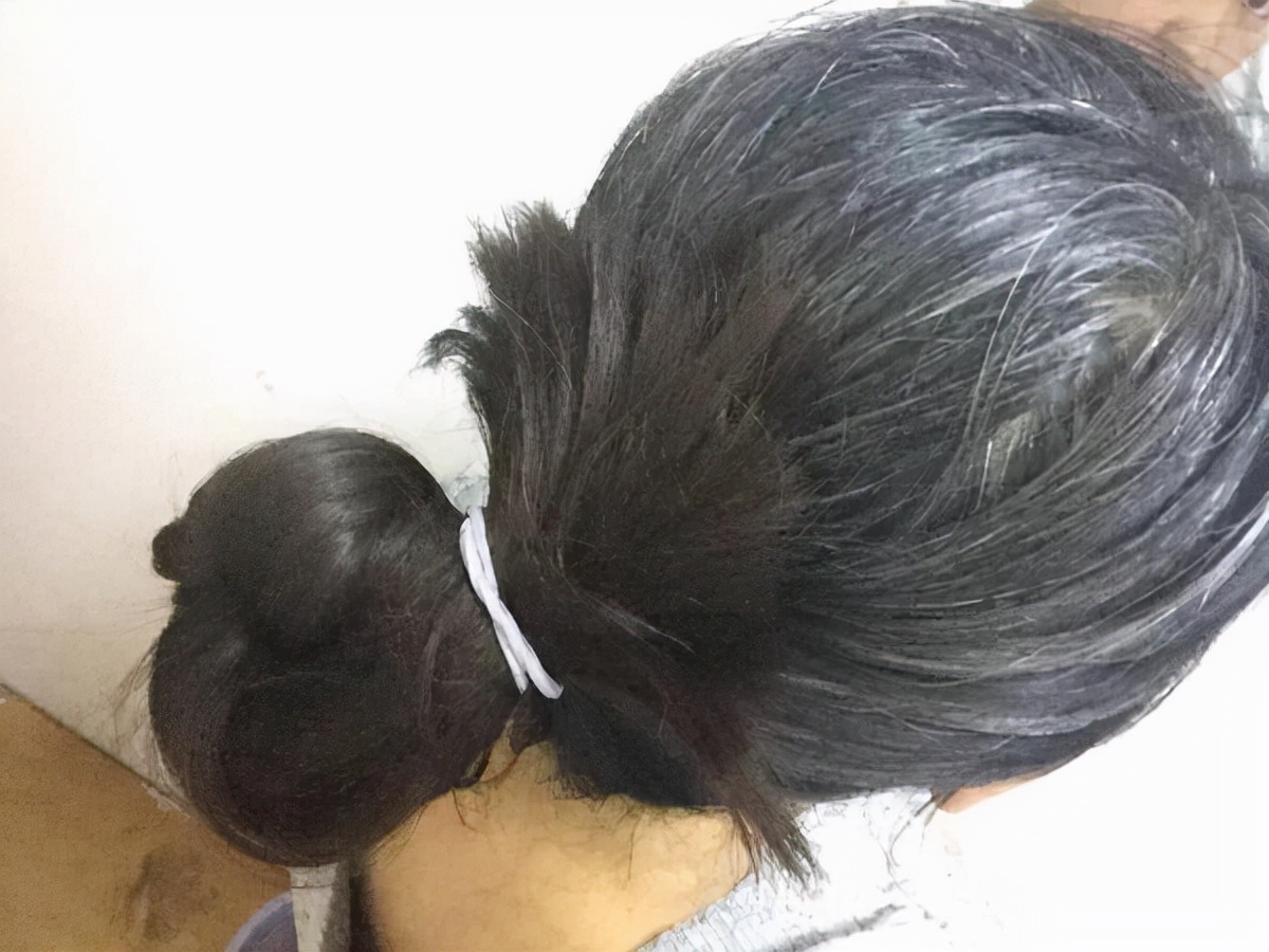 有白头发最好不要染,日常多吃这3种食物,或许可以让白发少些