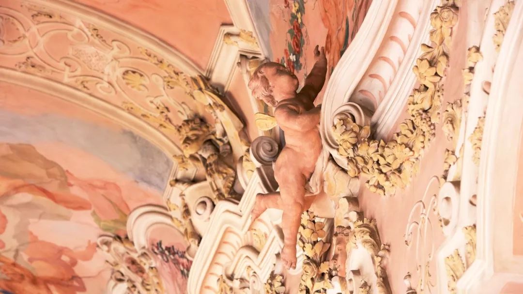 穿粉色就是娘娘腔?让小李子和猫王告诉你什么叫“油而不腻”