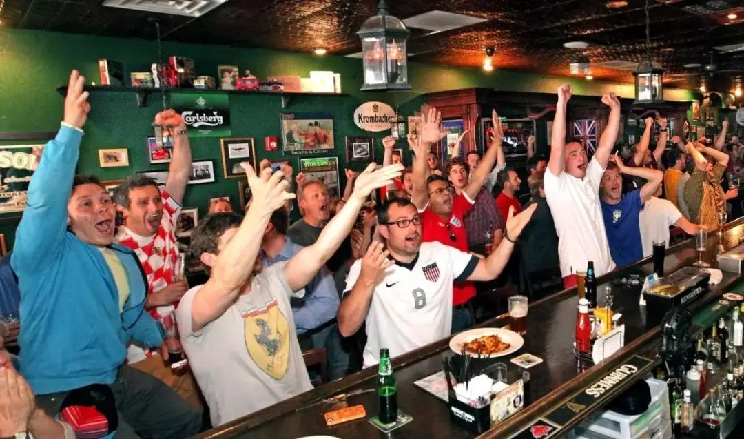 “足球一转黄金百万”，但是没钱足球还真“玩不转”|财智观点