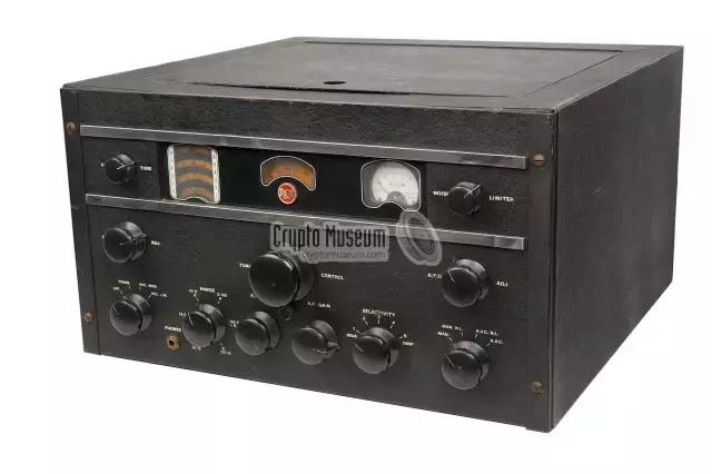 二战的爆发把业余无线电接收机AR-88推上谍战一线,变身为军机