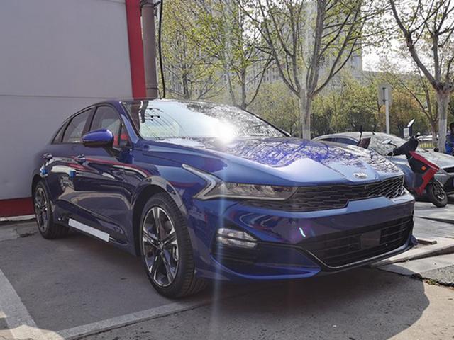 韩系车起亚k5二手车高配,全新起亚k5实车最新的设计