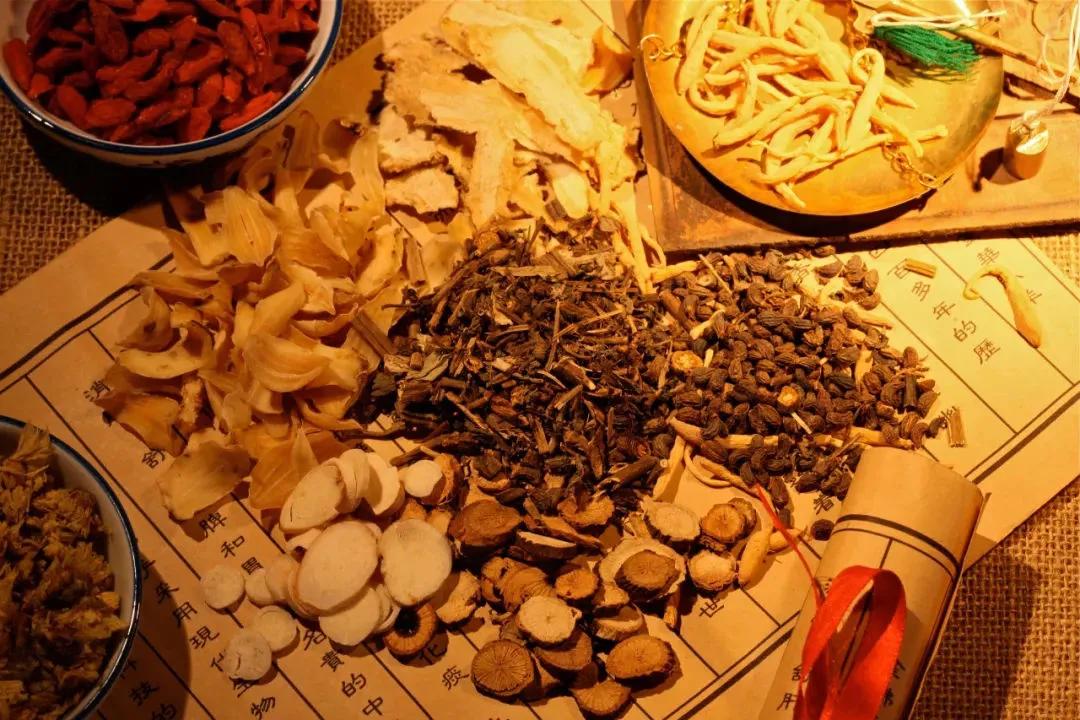 李东垣有一个经典名方升阳益胃汤,教授讲李东垣的升阳益胃汤