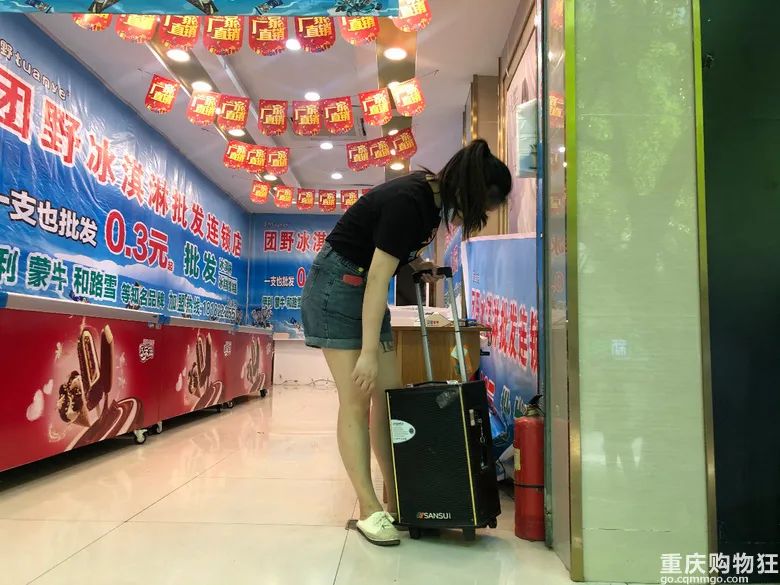 打工一天！揭秘全重庆同个套路的“江苏炒货”如何秒变雪糕批发