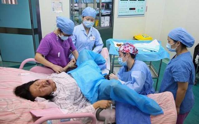 开十指以后还会有宫缩吗,开十指还能愈合吗