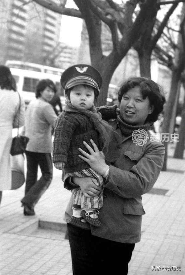 老照片里的怀念青春80后,老照片7080后的童年记忆