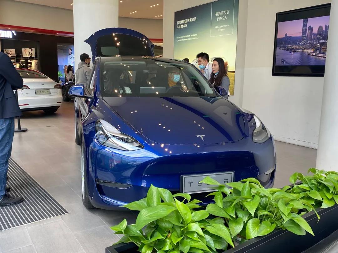 model y 会降到25万吗 (modely有没有必要买那么多配件)