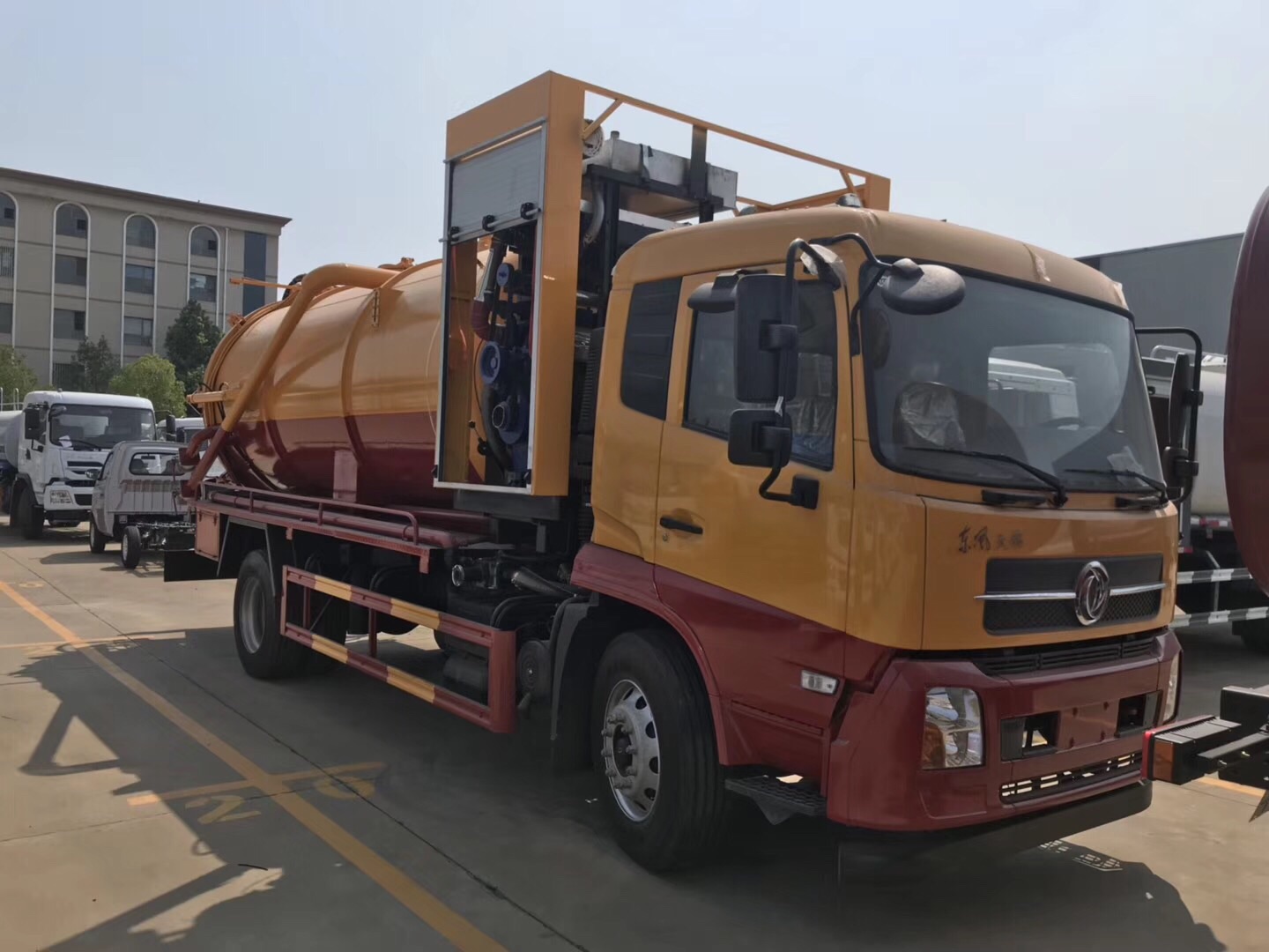 环卫专用洒水车东风,东风国六5吨洒水车报价