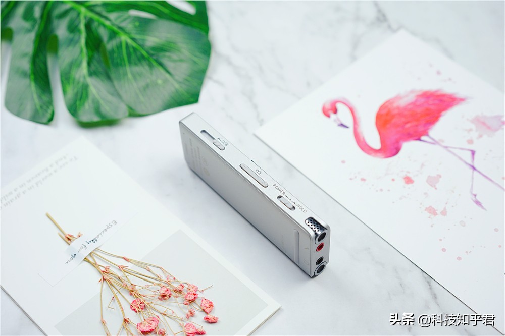 索尼录音笔ux570与575哪个更值,索尼录音笔icd-ux575