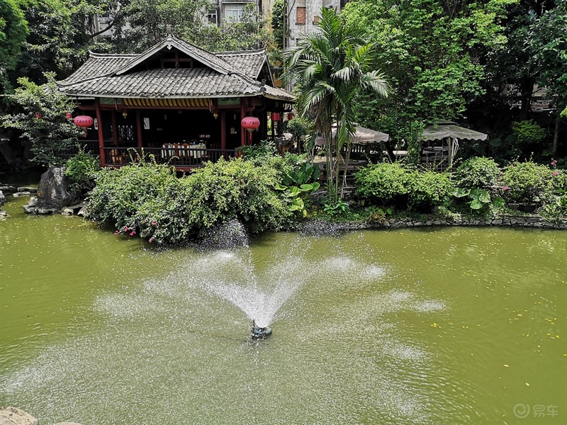 游山玩水老有所乐,和朋友一起游山玩水